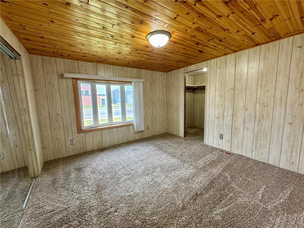 502 3rd Street NE Roseau MN 56751 7065286 image9