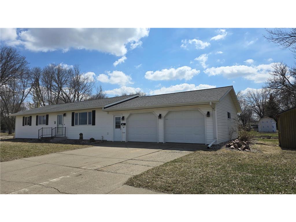 502 E Southview Drive Marshall MN 56258 6691045 image1