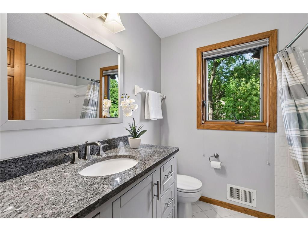 5020 Minneapolis Avenue Minnetrista MN 55364 - Lake Minnetonka 7093800 image33