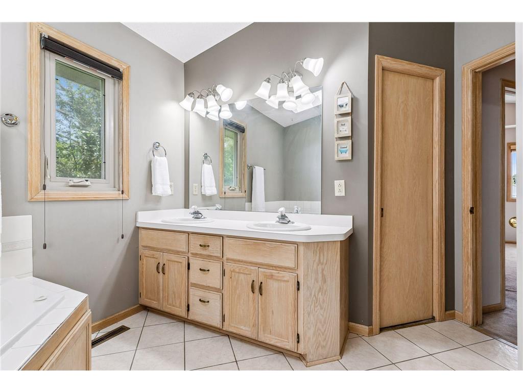 5023 Helena Road N Oakdale MN 55128 7089882 image25