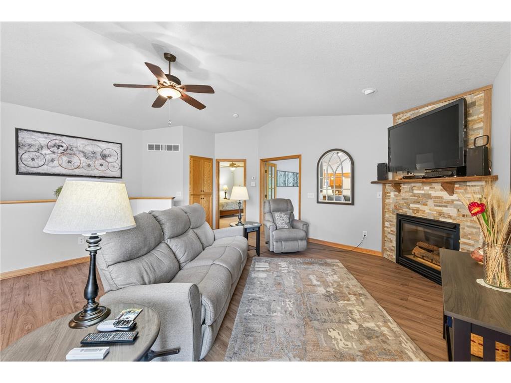 5026 Grenadier Avenue N Oakdale MN 55128 7098332 image10