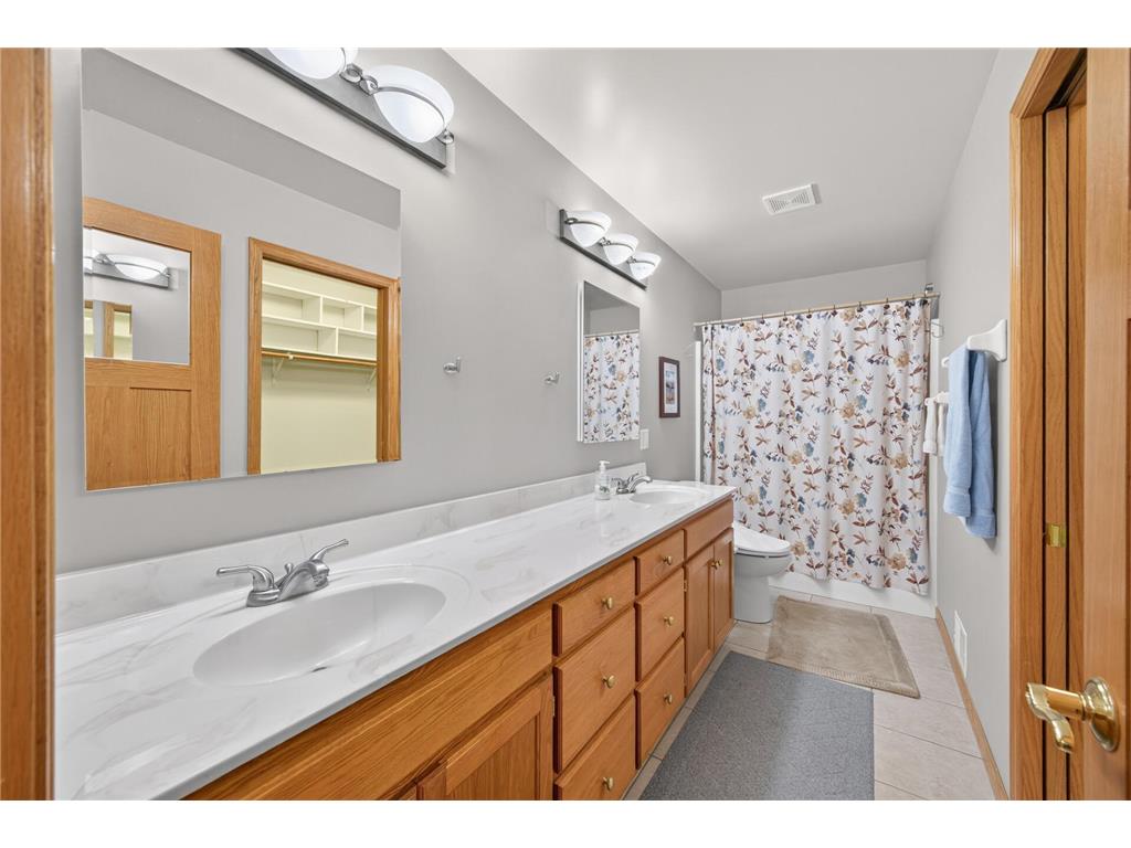 5026 Grenadier Avenue N Oakdale MN 55128 7098332 image23