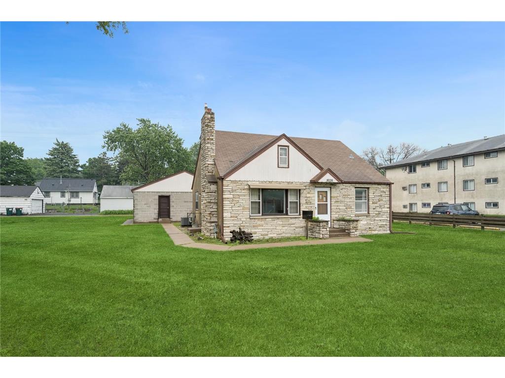 5035 University Avenue NE Columbia Heights MN 55421 6725572 image1