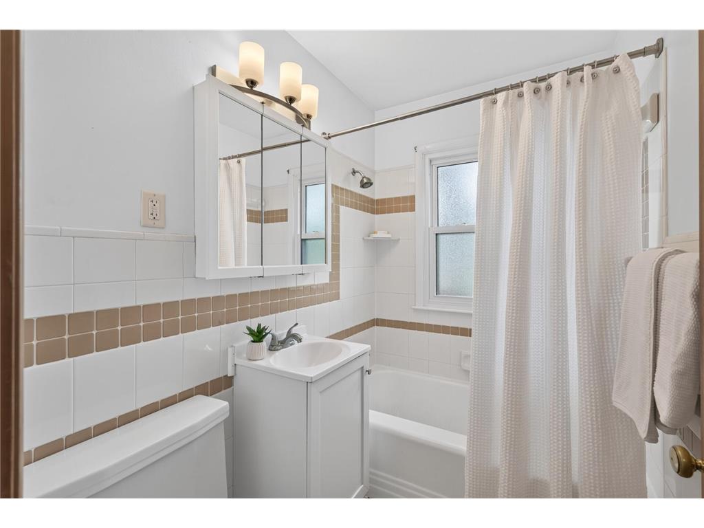 5037 Upton Avenue N Minneapolis MN 55430 7087666 image20