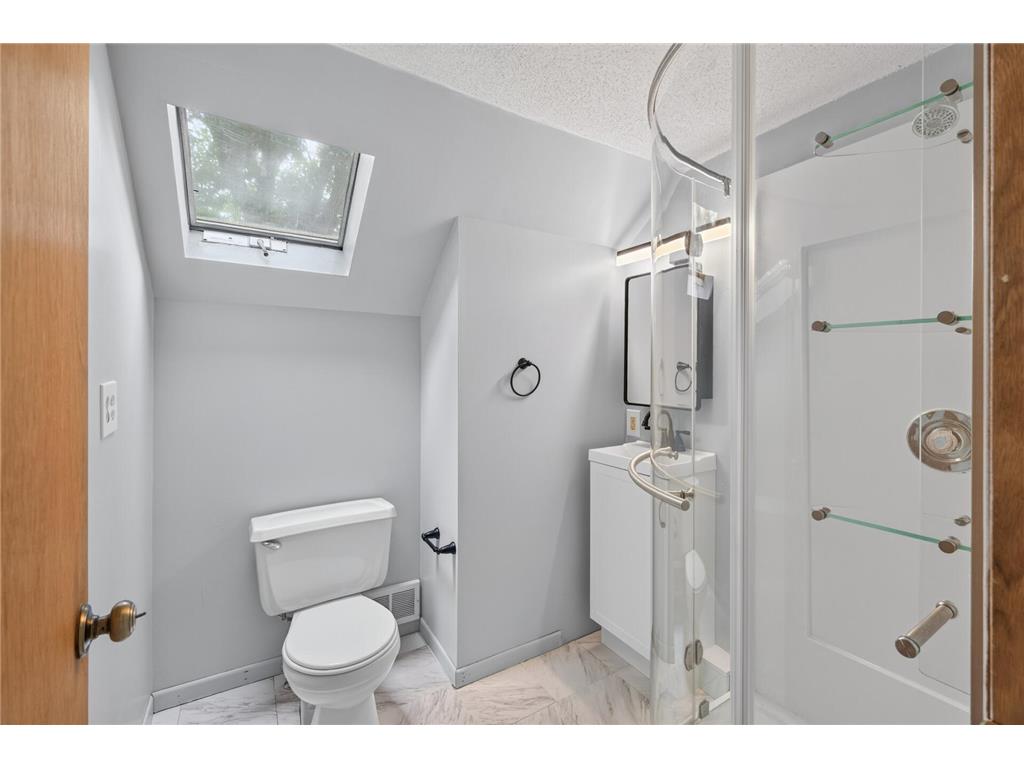 5037 Upton Avenue N Minneapolis MN 55430 7087666 image23