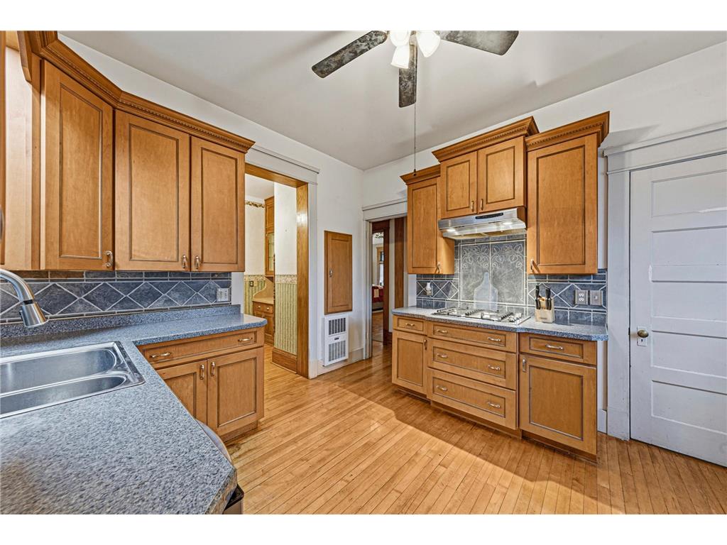504 7th Street NW Faribault MN 55021 7046739 image47
