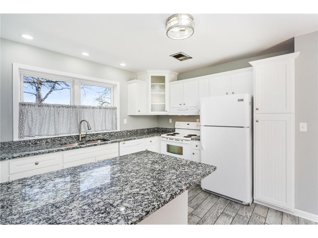 504 Madison Avenue Duluth MN 55811 7078007 image11
