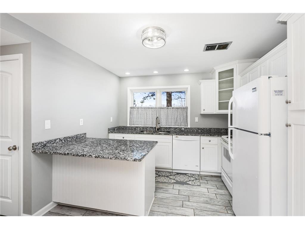 504 Madison Avenue Duluth MN 55811 7078007 image4