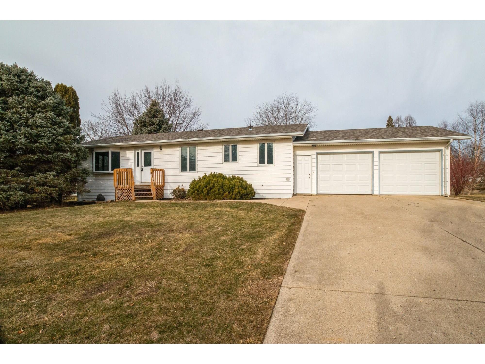 505 Annis Avenue, Lakefield, MN 56150 MLS 5707628 Edina Realty