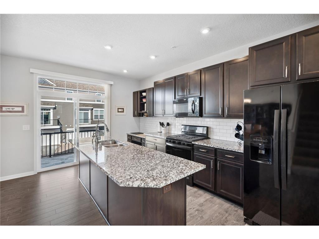 5050 93rd Avenue N Brooklyn Park MN 55443 6454095 image1