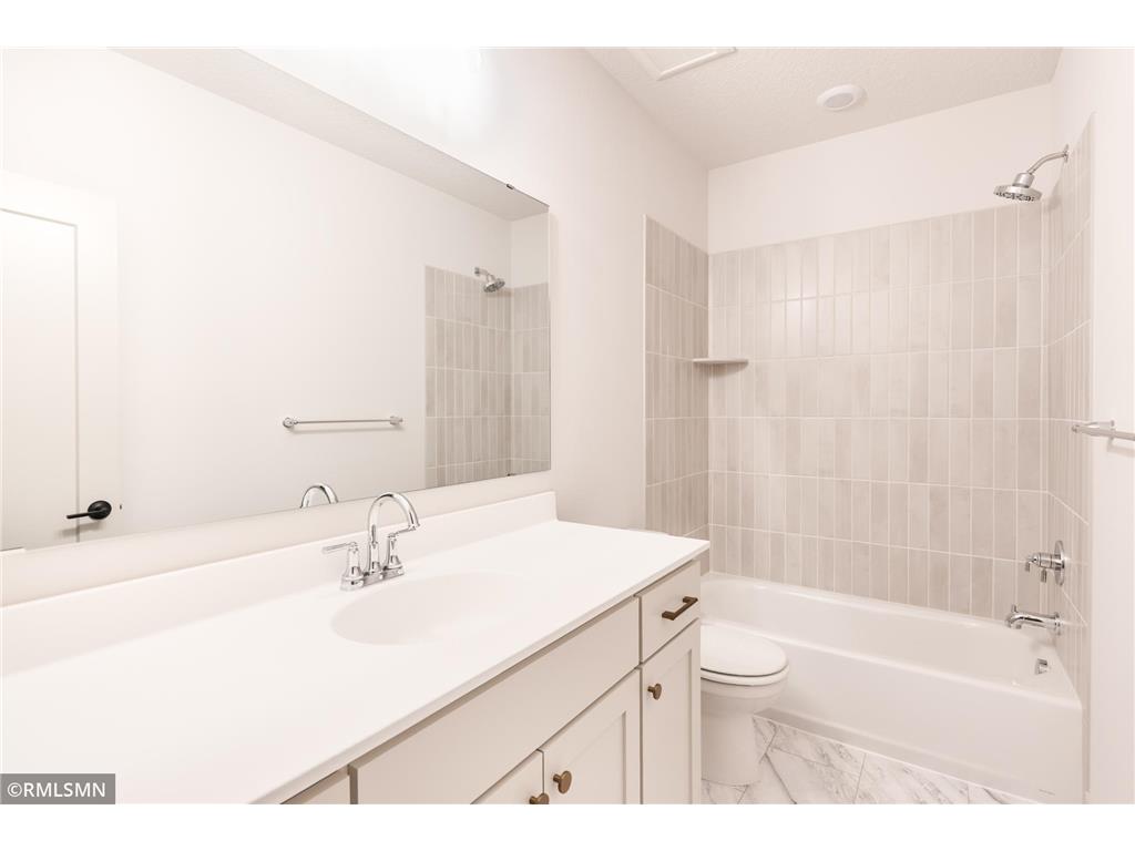 5058 Airlake Draw Woodbury MN 55129 7051837 image46