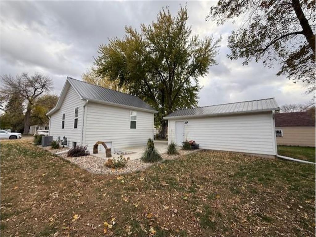 506 16th Street Windom MN 56101 6808226 image4