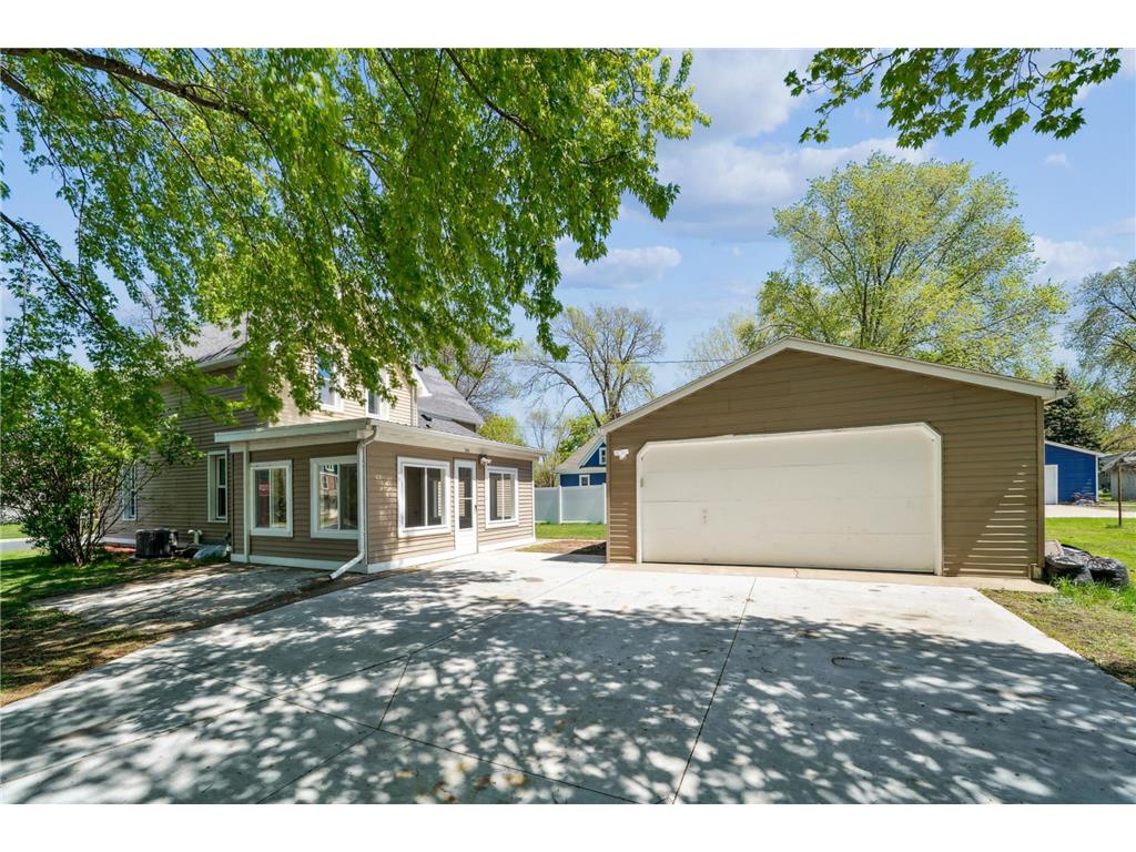 506 3rd Avenue E Shakopee MN 55379 6717220 image1