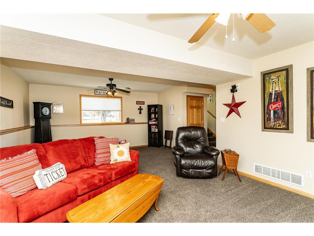 506 9th Street NW Dodge Center MN 55927 7059758 image17