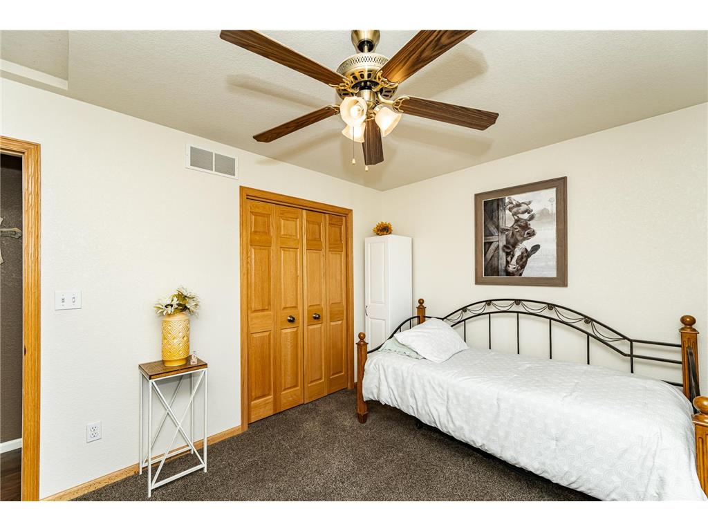 506 9th Street NW Dodge Center MN 55927 7059758 image23