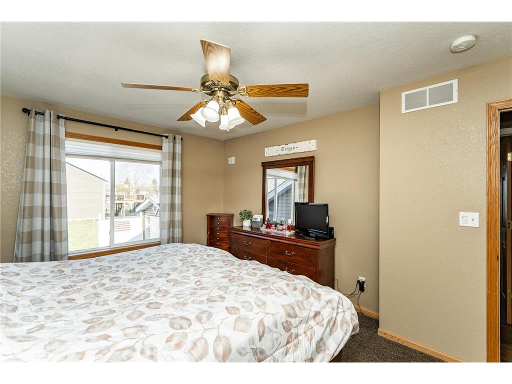 506 9th Street NW Dodge Center MN 55927 7059758 image25