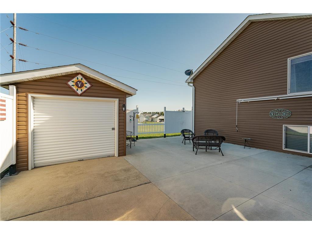 506 9th Street NW Dodge Center MN 55927 7059758 image31