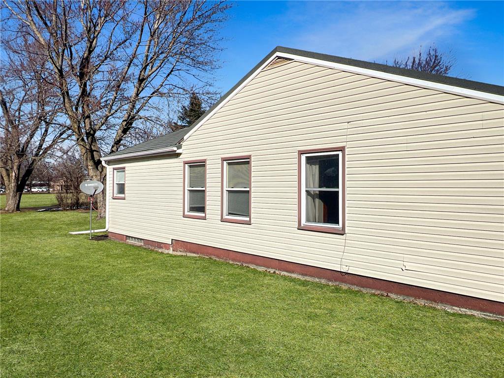 506 E 2nd Street N Truman MN 56088 7039224 image3