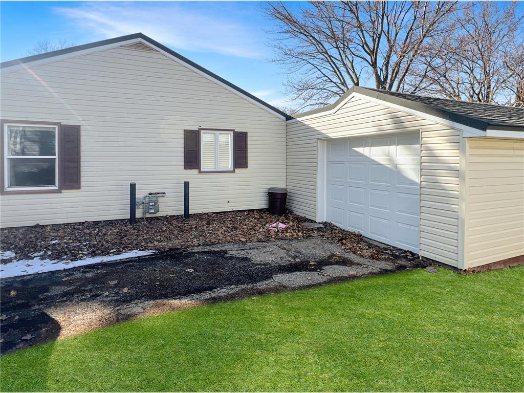 506 E 2nd Street N Truman MN 56088 7039224 image4