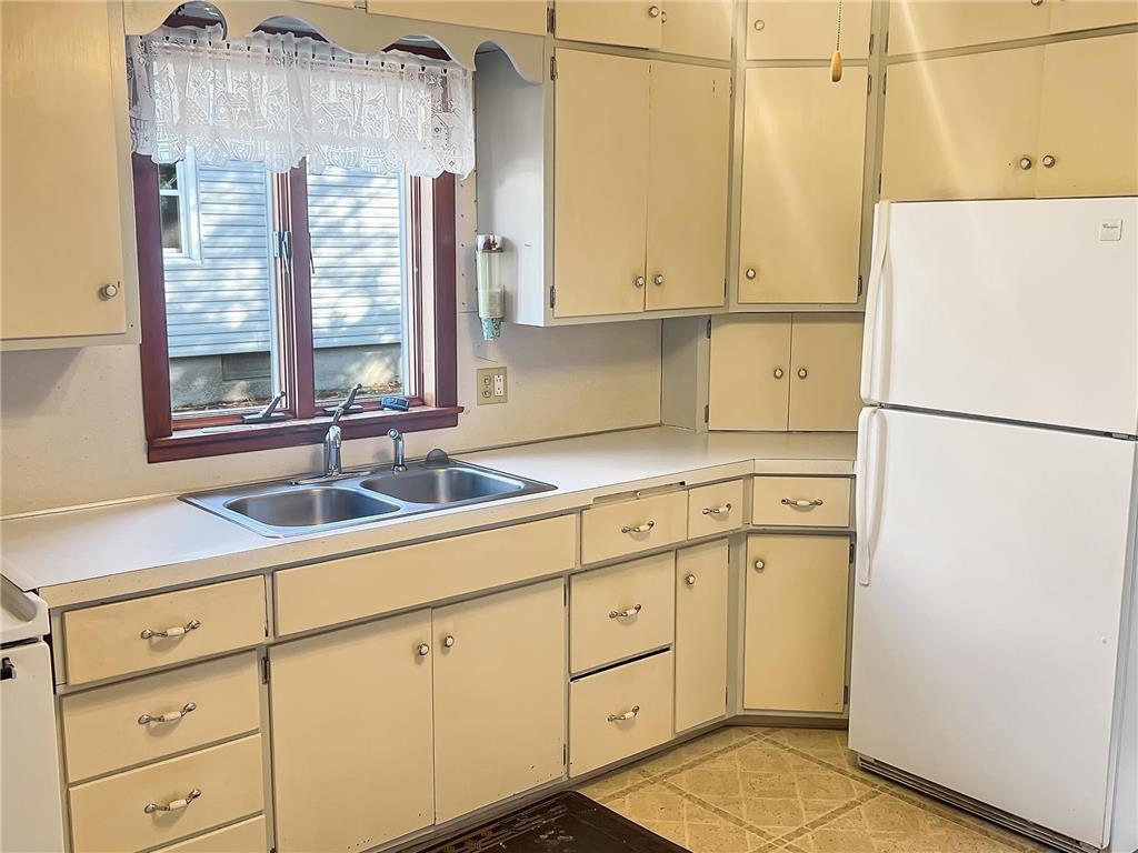 506 E 2nd Street N Truman MN 56088 7039224 image8