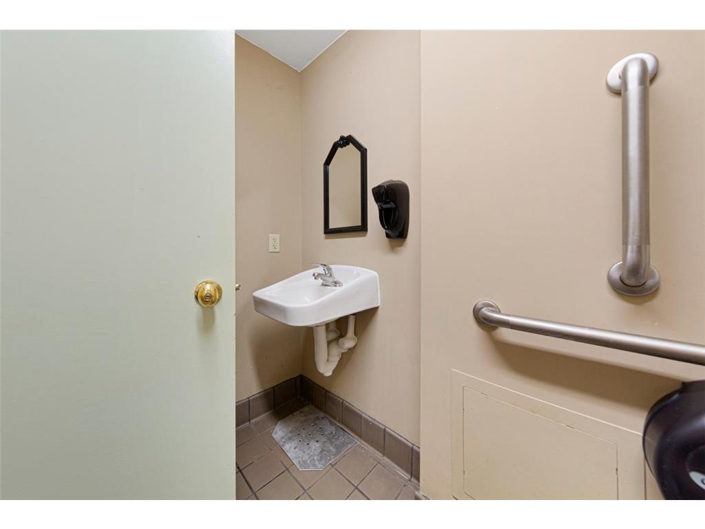 508 Central Avenue N Faribault MN 55021 6787785 image22