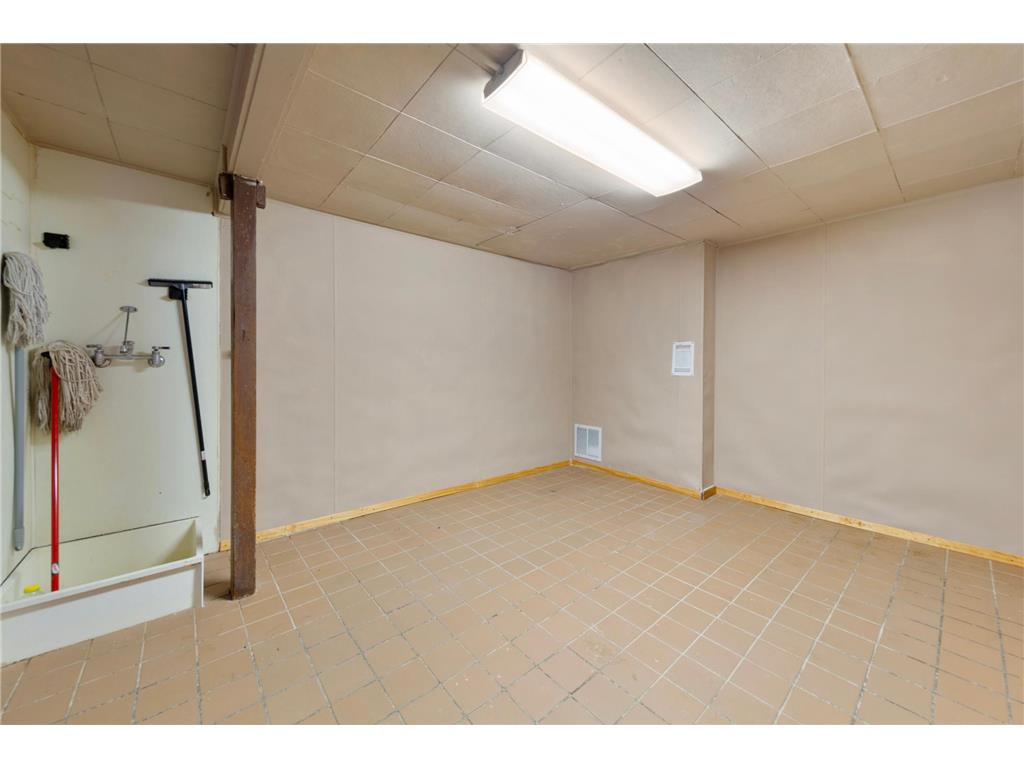508 Central Avenue N Faribault MN 55021 6787785 image29