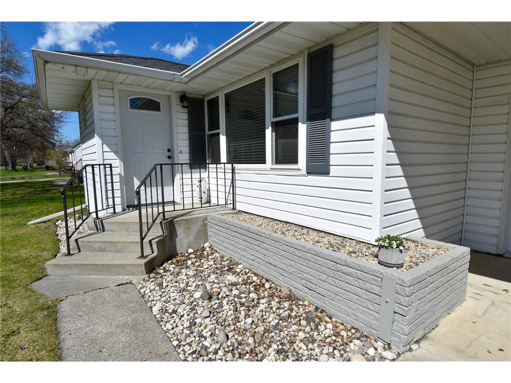508 Merriam Avenue S Thief River Falls MN 56701 7074621 image2
