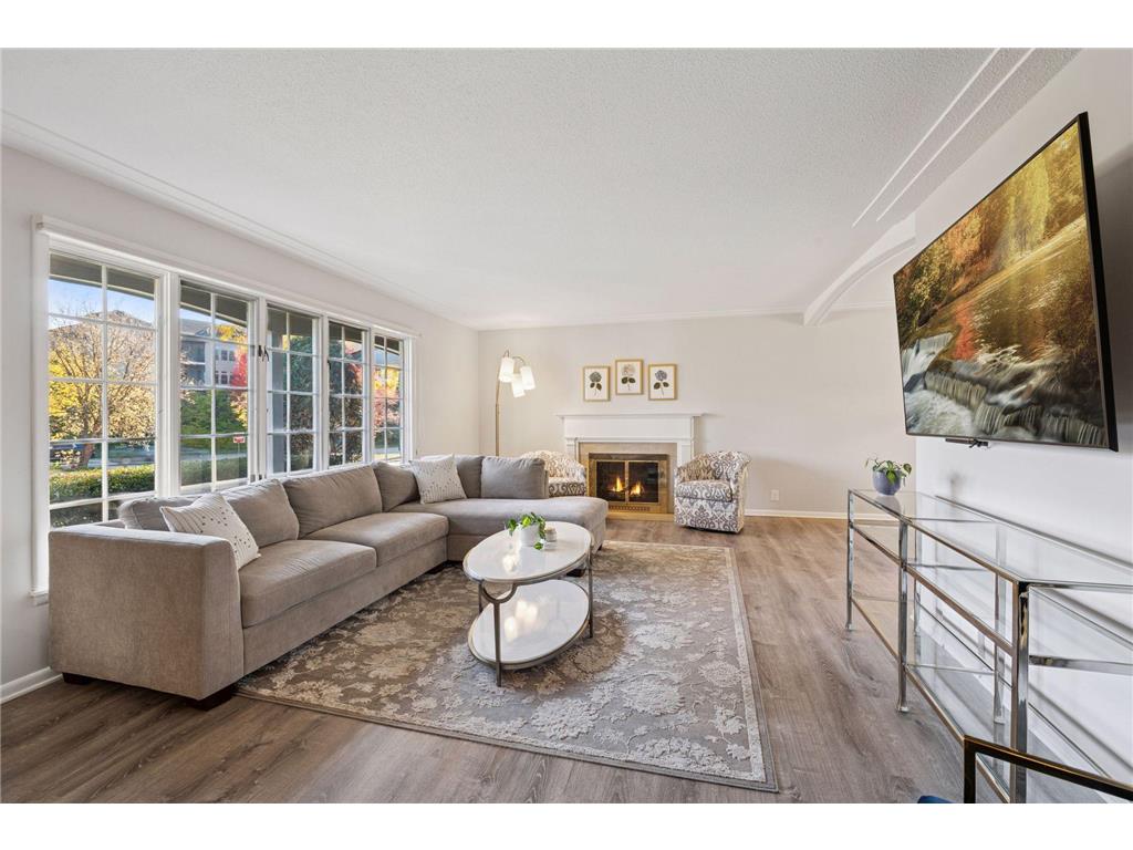 5100 W 70th Street Edina MN 55439 7007501 image1