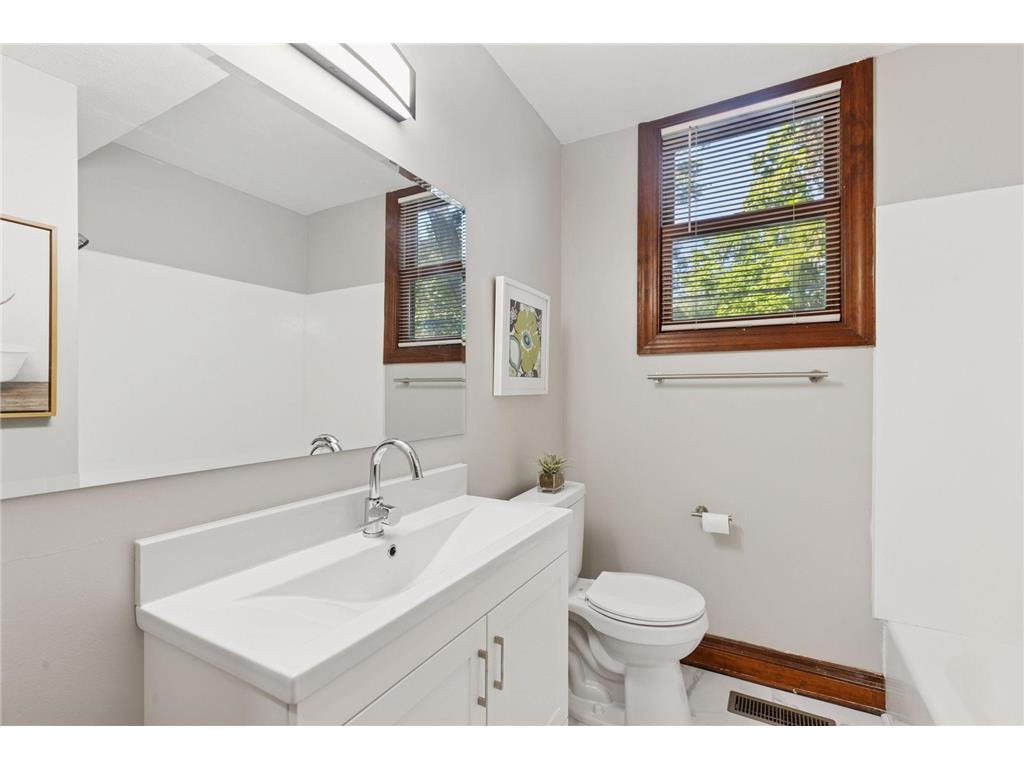 5101 56th Avenue N Crystal MN 55429 7028972 image18