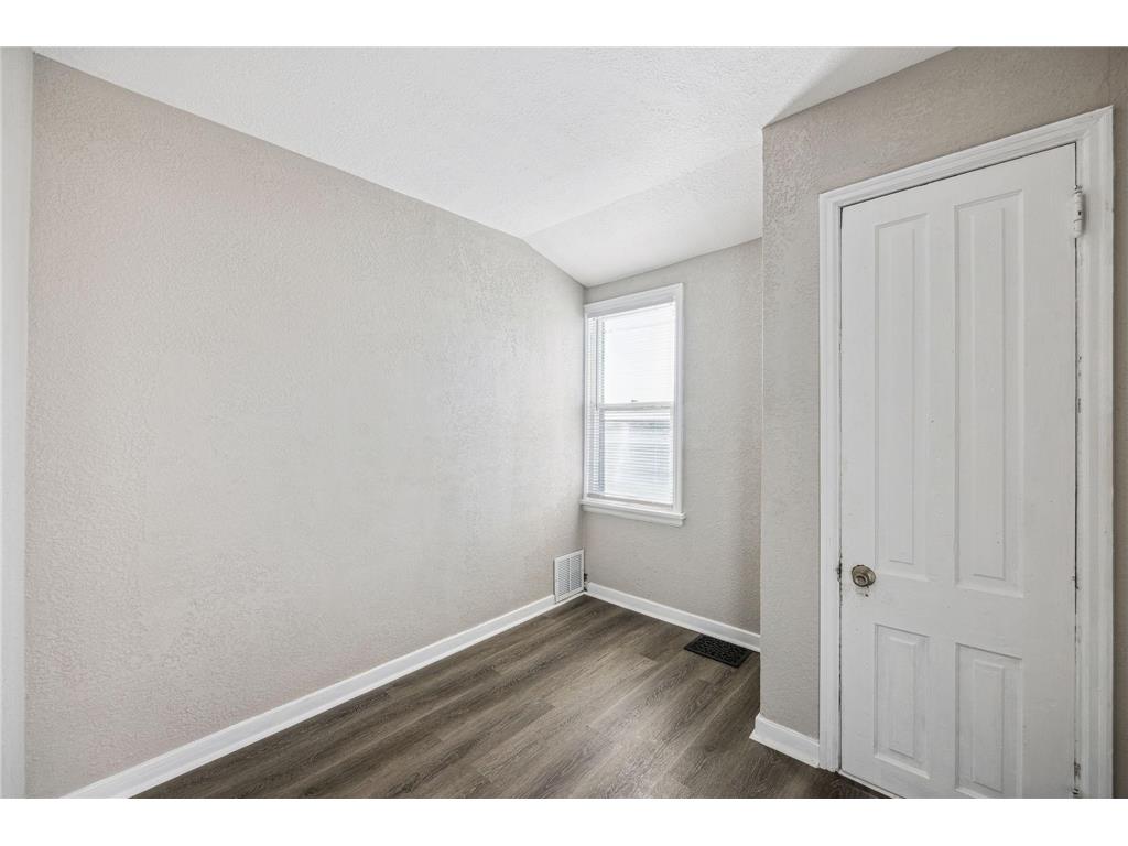 5106 Queen Avenue N Minneapolis MN 55430 6816038 image12