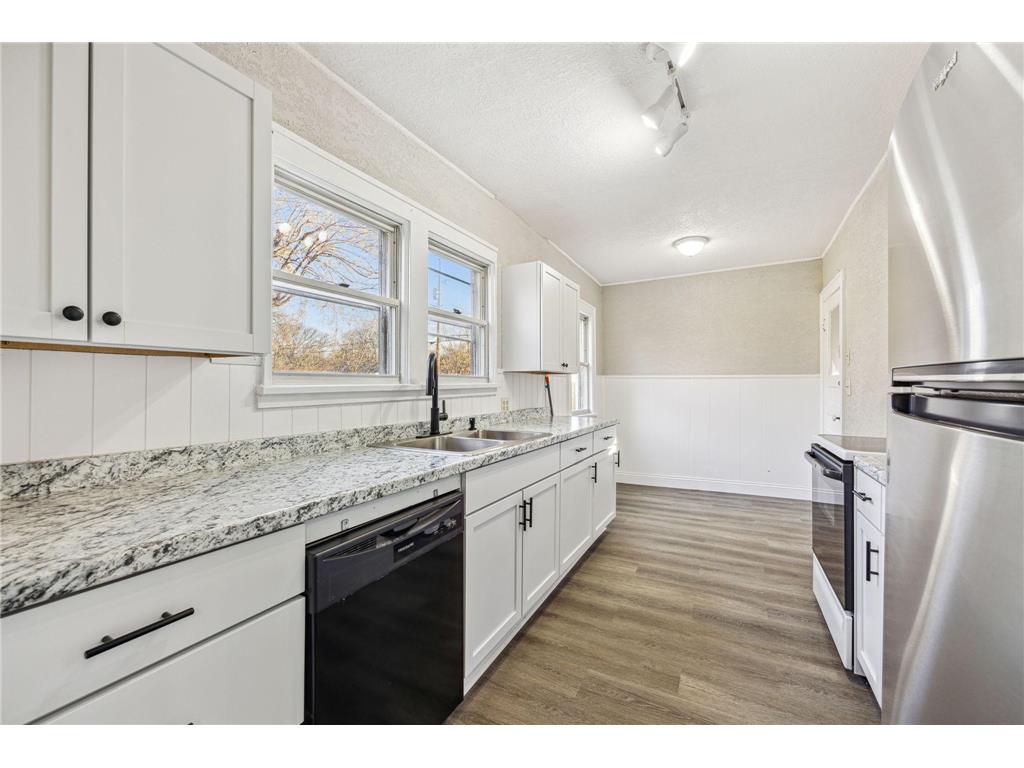 5106 Queen Avenue N Minneapolis MN 55430 6816038 image3