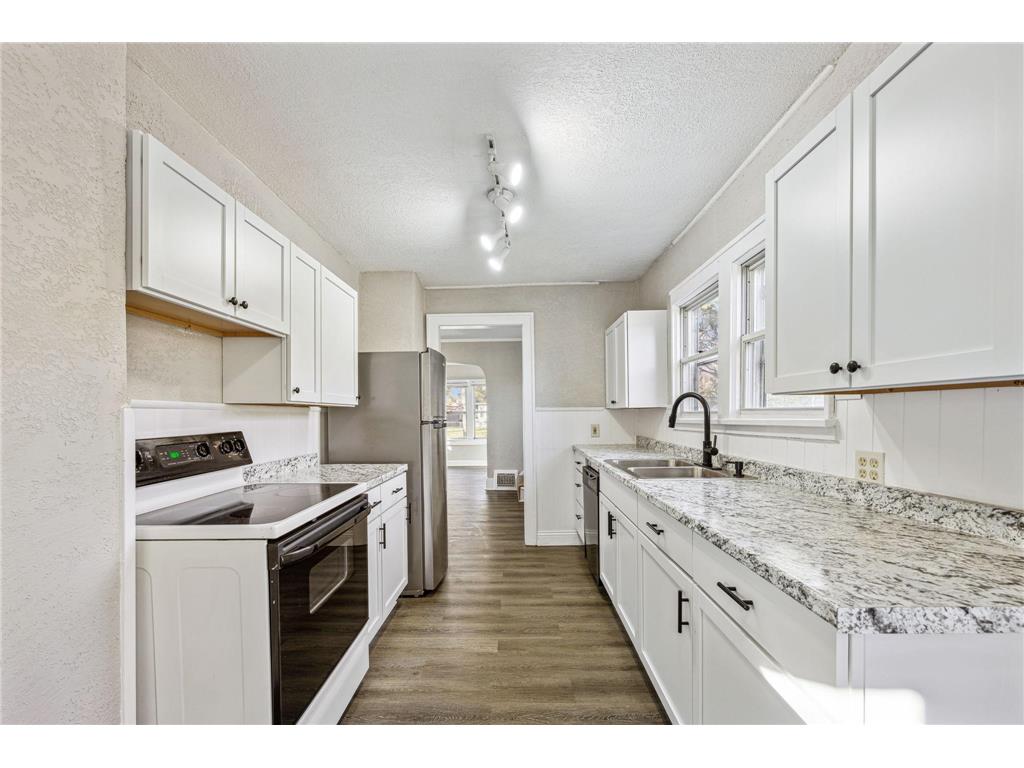 5106 Queen Avenue N Minneapolis MN 55430 6816038 image4