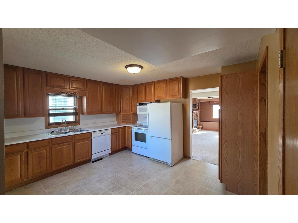 511 W 1st Street Lakefield MN 56150 7049891 image10