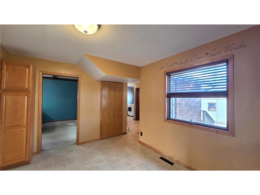 511 W 1st Street Lakefield MN 56150 7049891 image11