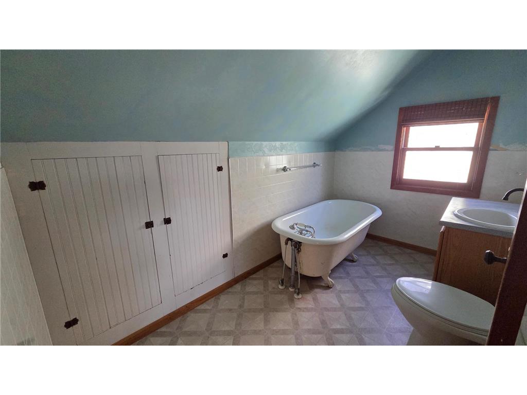 511 W 1st Street Lakefield MN 56150 7049891 image25