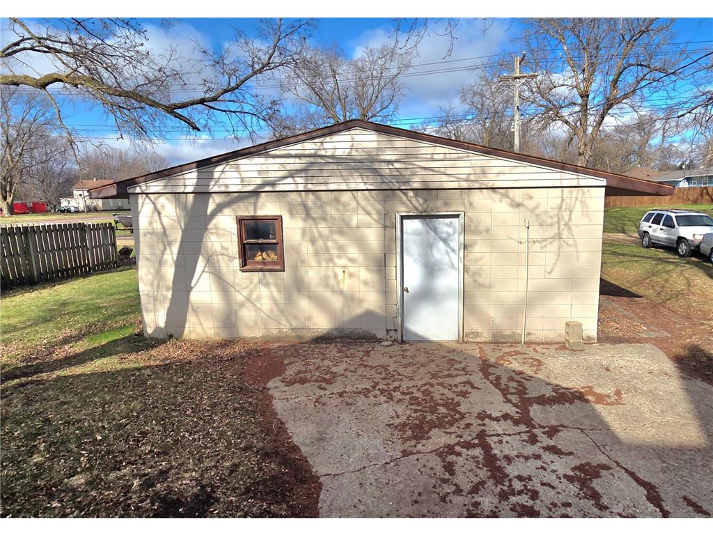 511 W 1st Street Lakefield MN 56150 7049891 image26