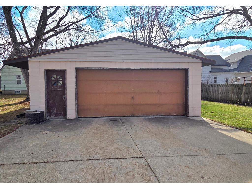 511 W 1st Street Lakefield MN 56150 7049891 image27
