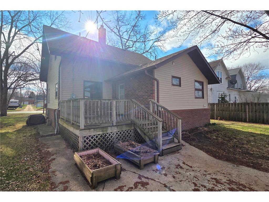 511 W 1st Street Lakefield MN 56150 7049891 image3