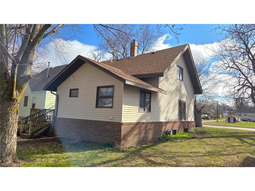 511 W 1st Street Lakefield MN 56150 7049891 image4
