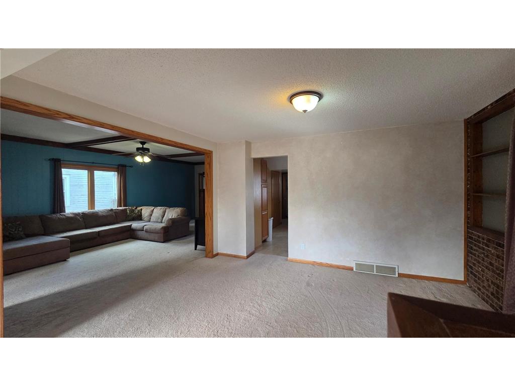 511 W 1st Street Lakefield MN 56150 7049891 image9