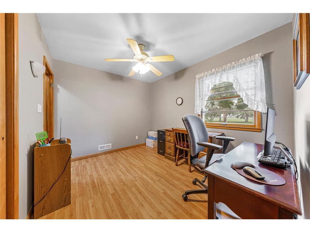 512 7th Street Gaylord MN 55334 6777900 image18