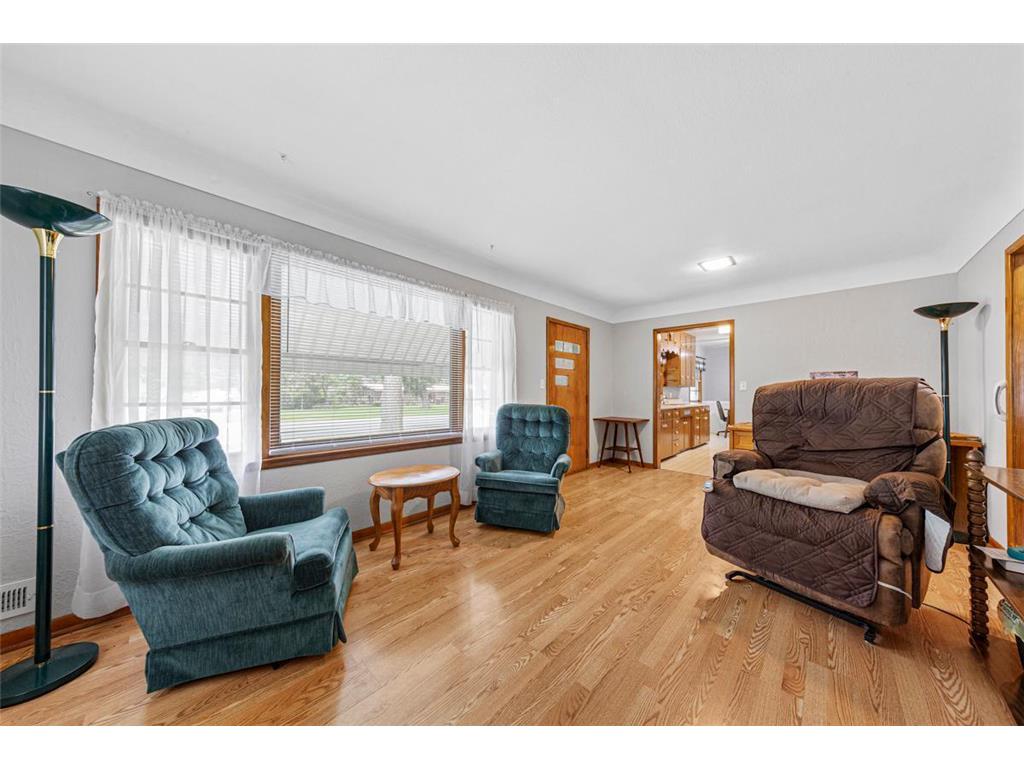 512 7th Street Gaylord MN 55334 6777900 image5