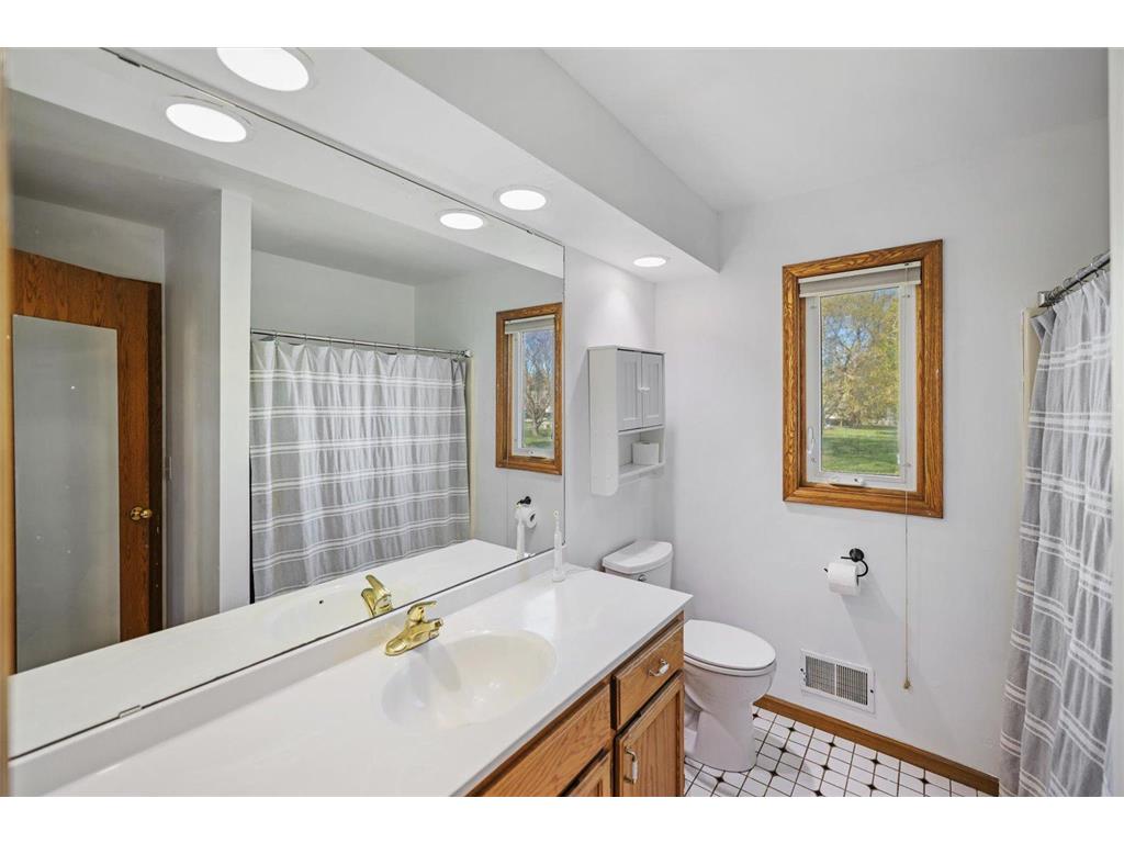 512 Hyde Avenue N Mahtomedi MN 55115 7087058 image34