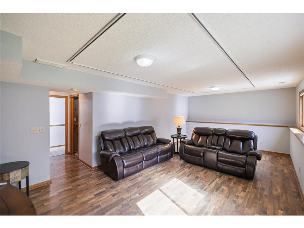 512 Hyde Avenue N Mahtomedi MN 55115 7087058 image38