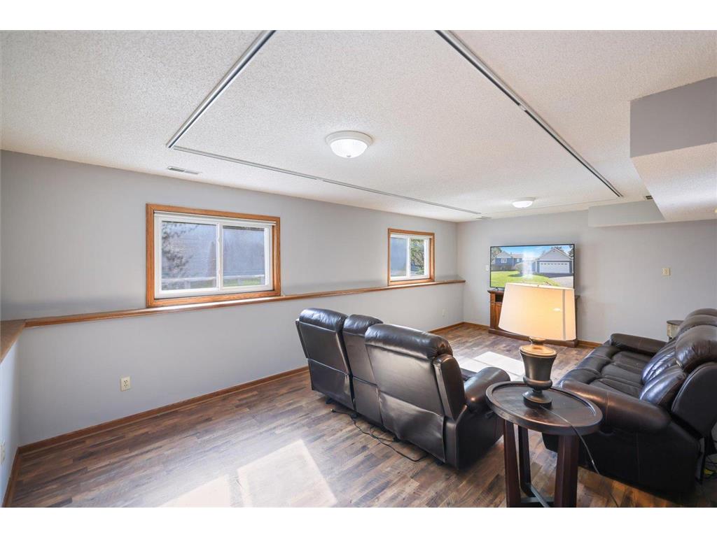 512 Hyde Avenue N Mahtomedi MN 55115 7087058 image40