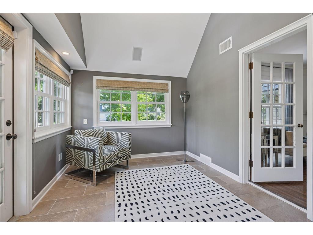 512 Janalyn Circle Golden Valley MN 55416 6737759 image24