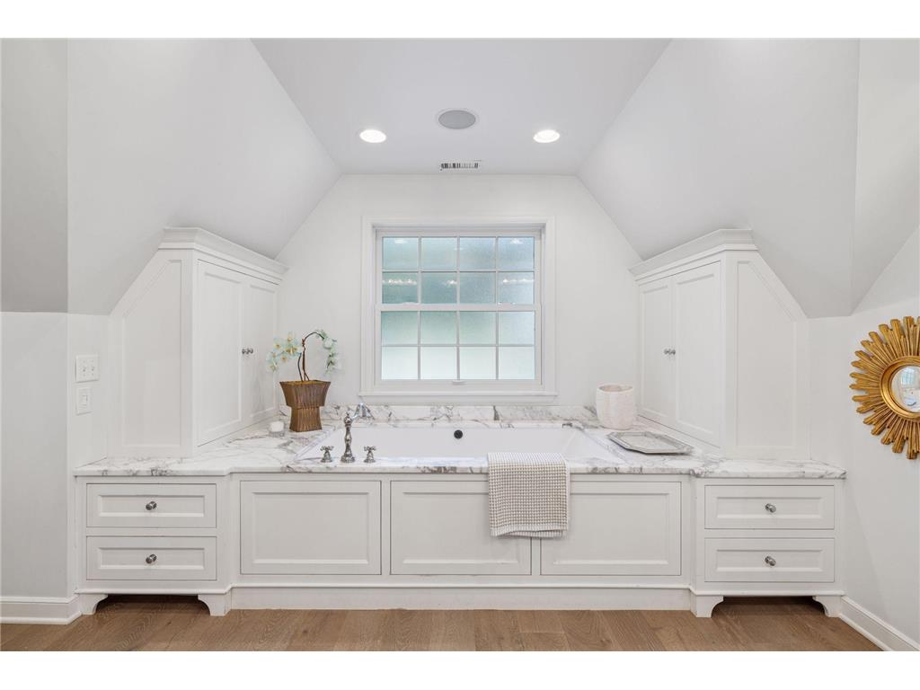 512 Janalyn Circle Golden Valley MN 55416 6737759 image35