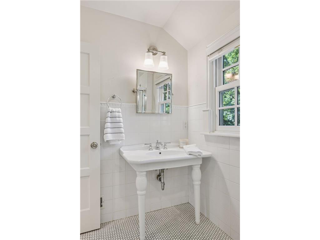 512 Janalyn Circle Golden Valley MN 55416 6737759 image45