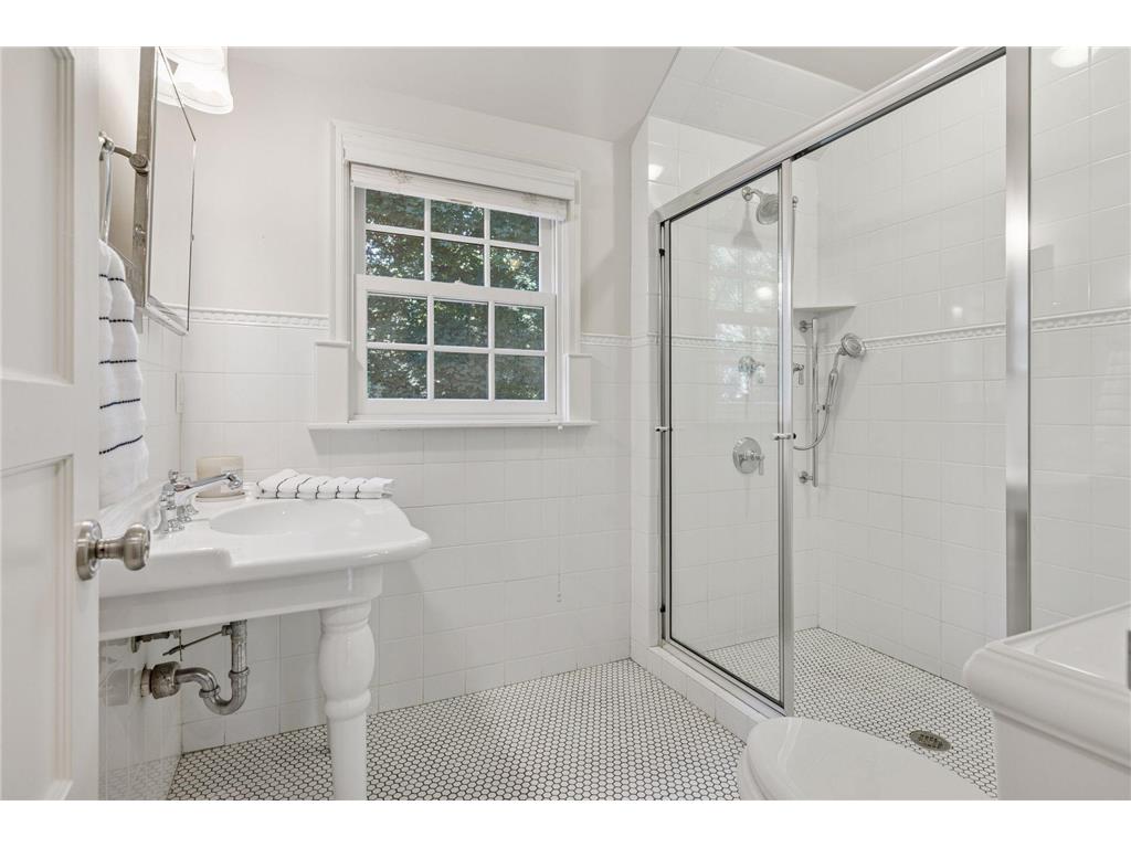 512 Janalyn Circle Golden Valley MN 55416 6737759 image46