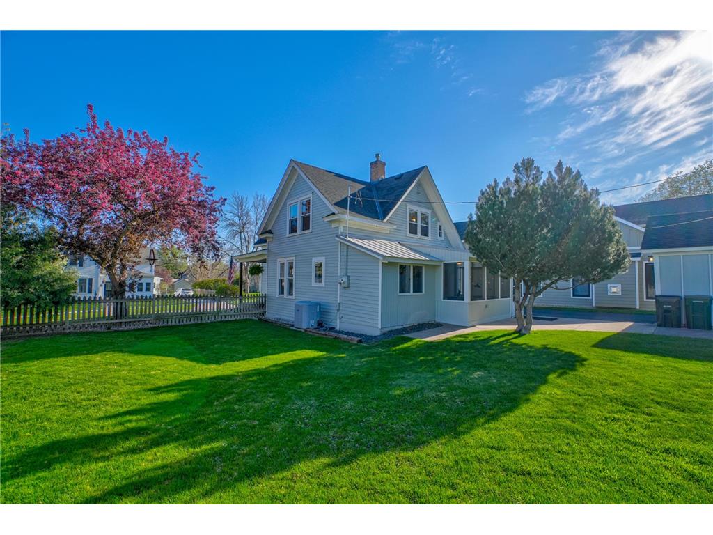 512 Locust Street Hudson WI 54016 7069577 image32